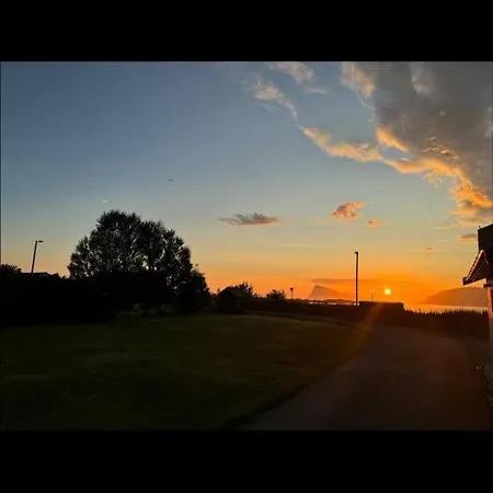 Charming House By The Sea 別荘